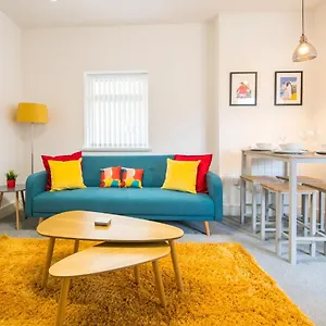 Detached Coach House Near Principality Stadium In Holiday home Cardiff